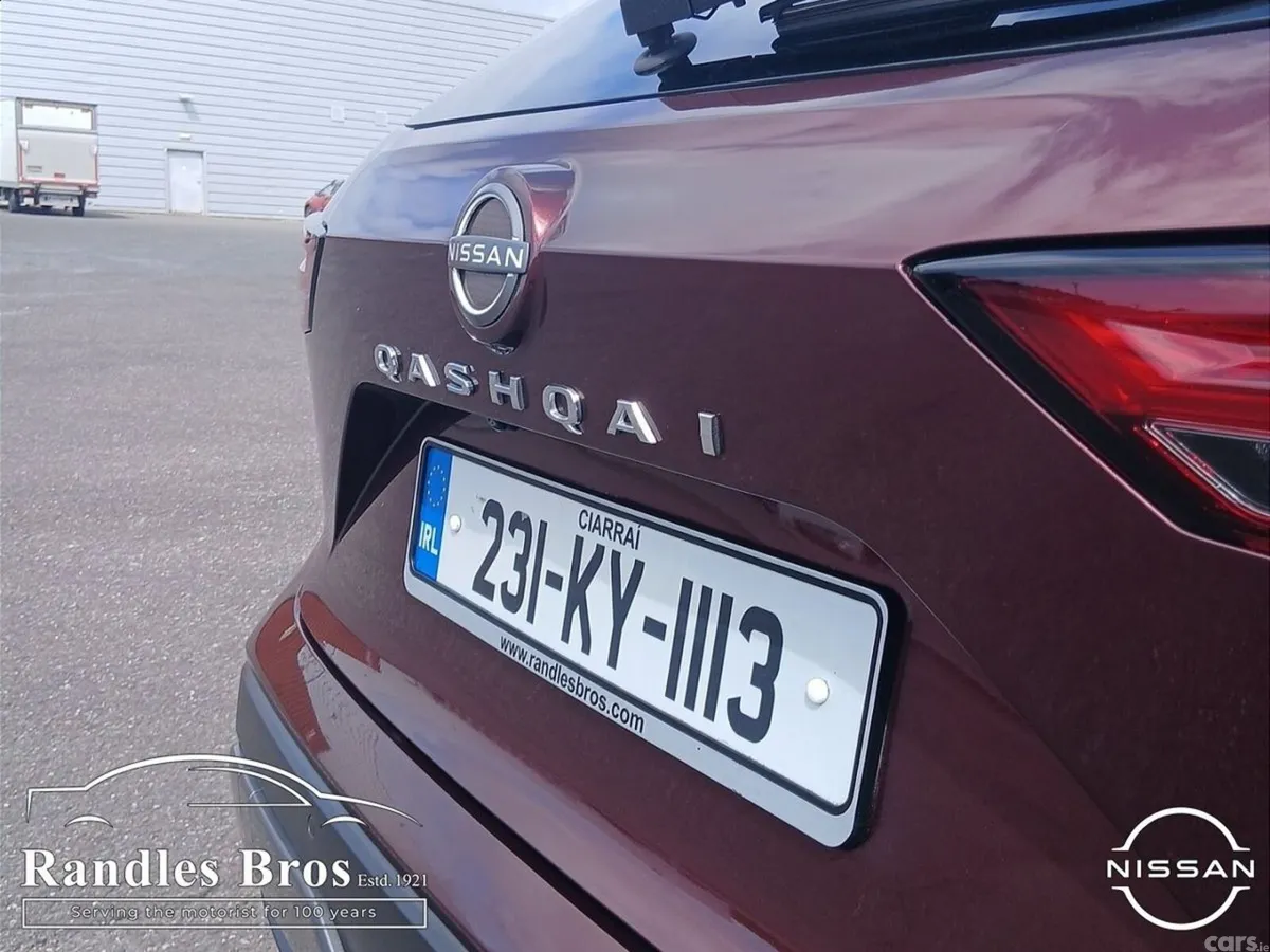 Nissan Qashqai MPV, Petrol, 2023, Red