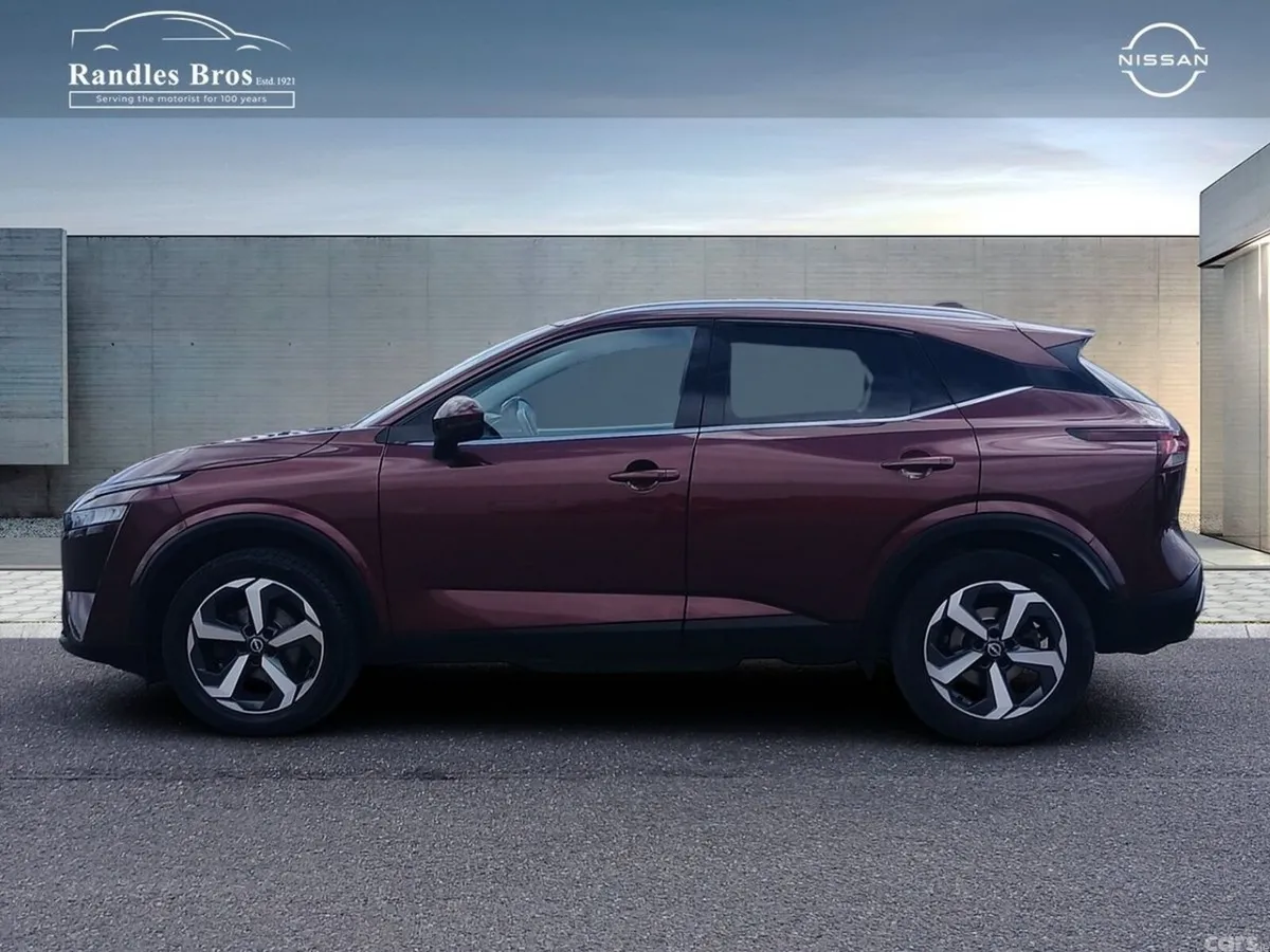 Nissan Qashqai MPV, Petrol, 2023, Red