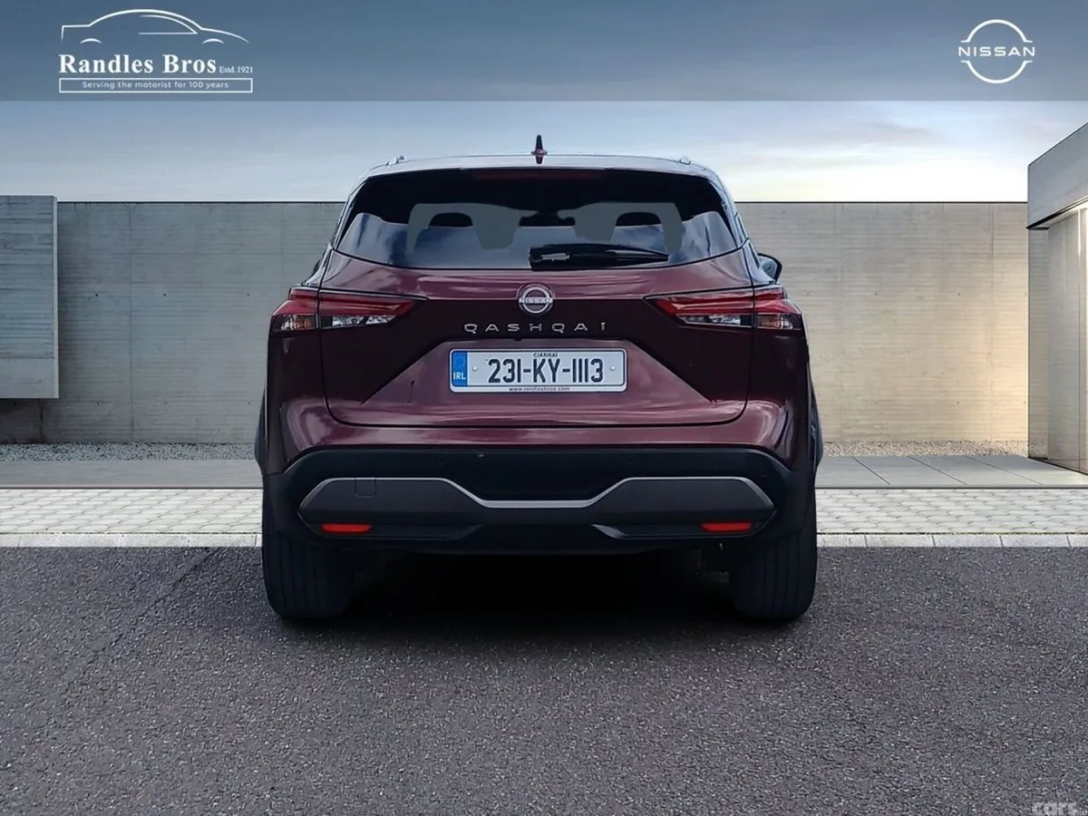 Nissan Qashqai MPV, Petrol, 2023, Red