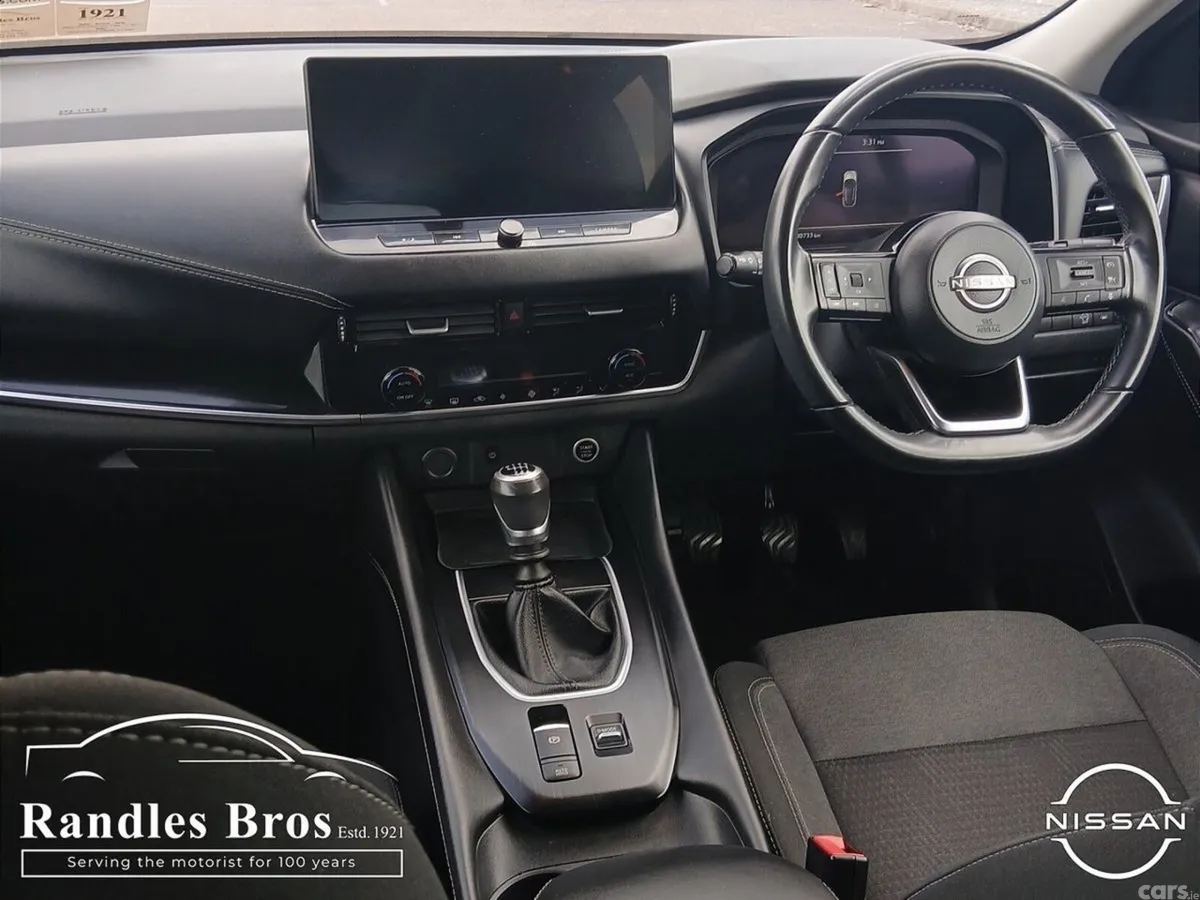 Nissan Qashqai MPV, Petrol, 2023, Red