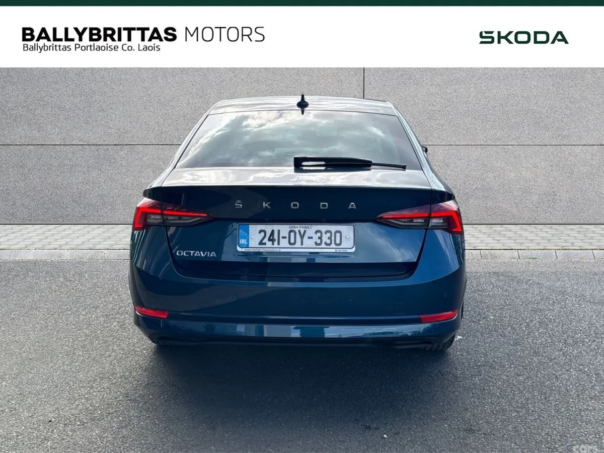 Skoda Octavia Saloon, Diesel, 2024, Blue