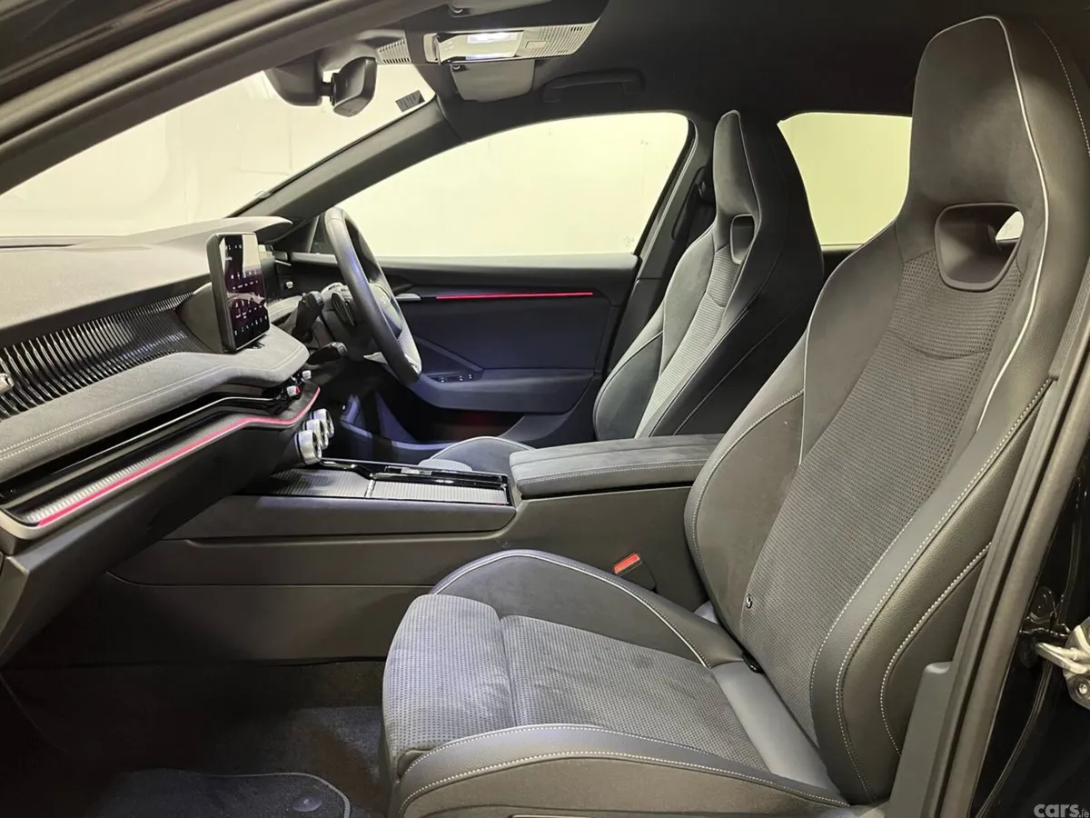 Skoda Superb Saloon, Diesel, 2025, Black