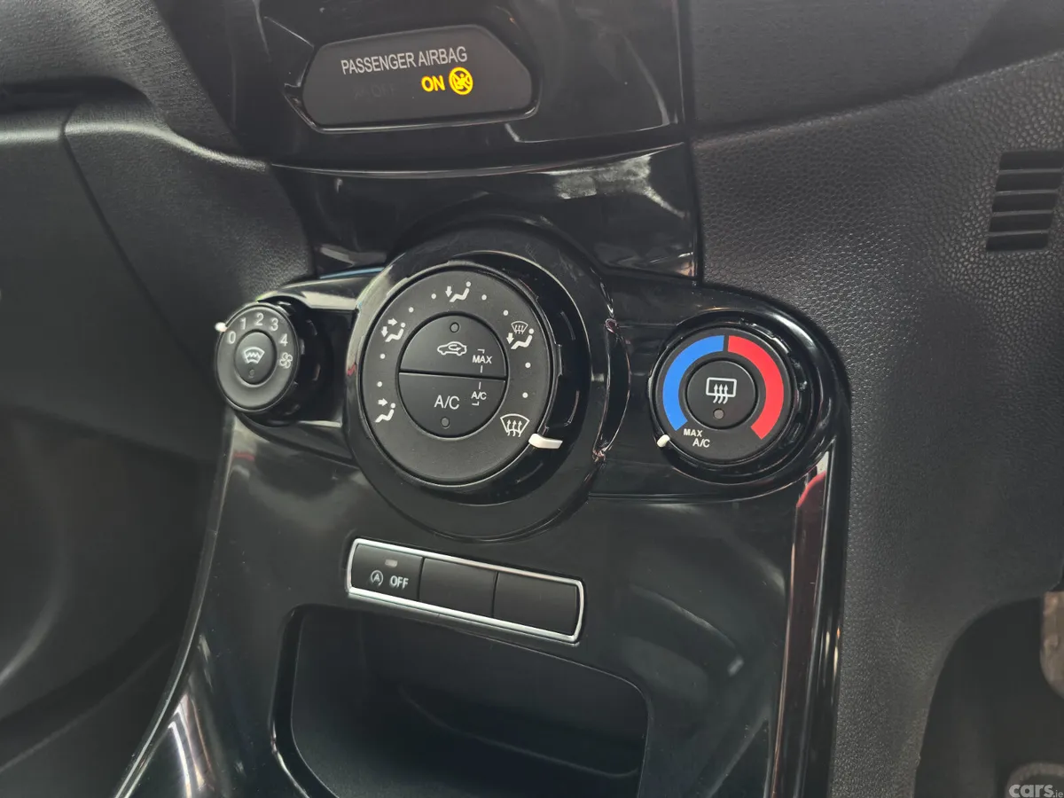 Ford Fiesta Hatchback, Petrol, 2015, Red