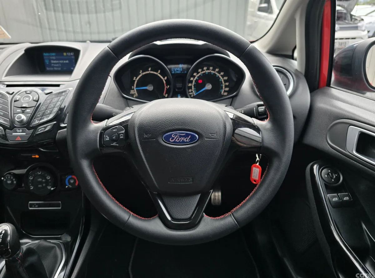 Ford Fiesta Hatchback, Petrol, 2015, Red