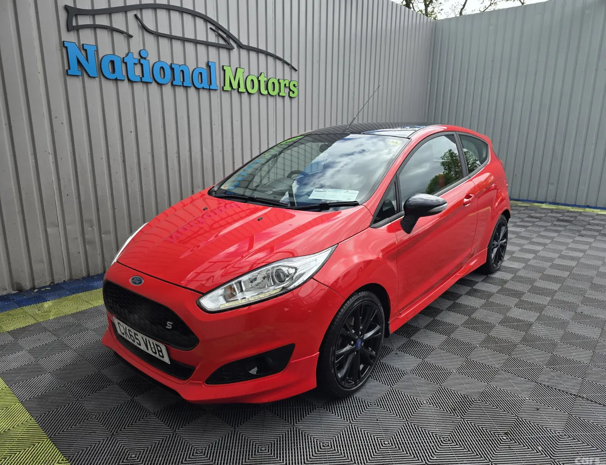 Ford Fiesta Hatchback, Petrol, 2015, Red