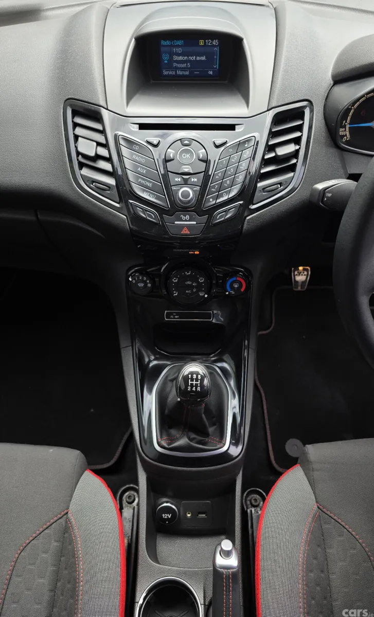 Ford Fiesta Hatchback, Petrol, 2015, Red