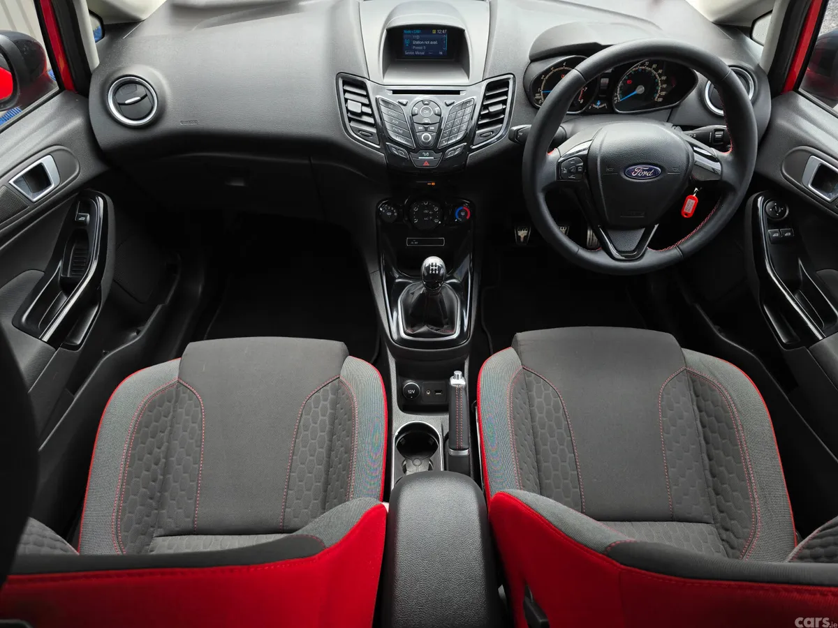 Ford Fiesta Hatchback, Petrol, 2015, Red