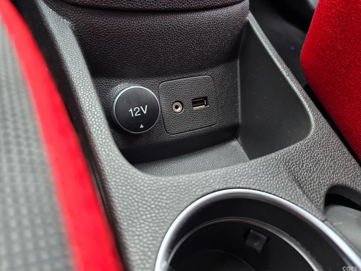 Ford Fiesta Hatchback, Petrol, 2015, Red