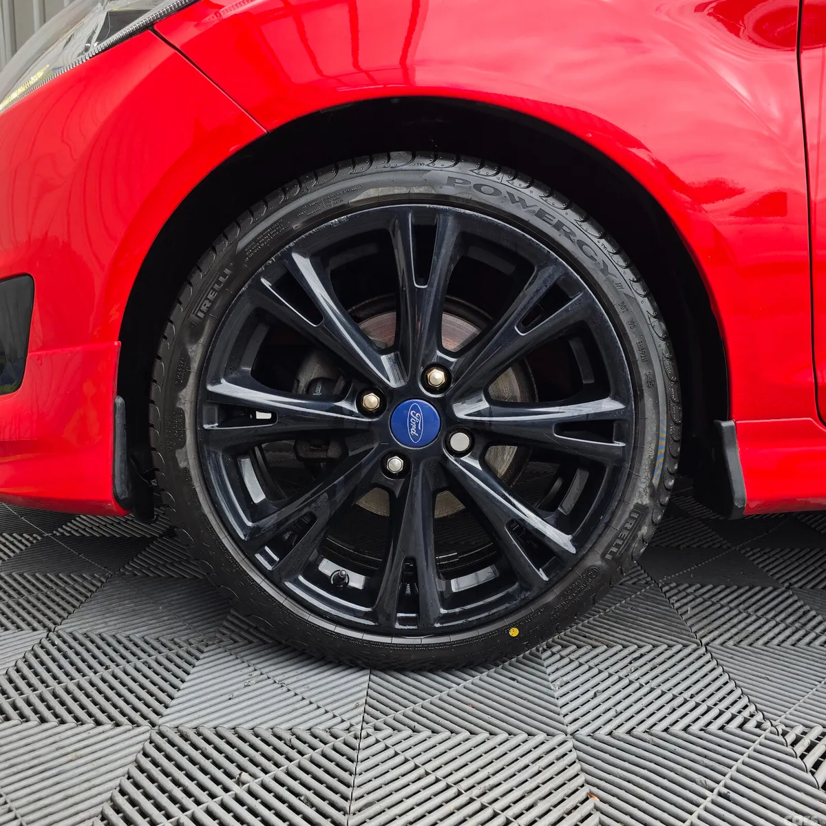 Ford Fiesta Hatchback, Petrol, 2015, Red