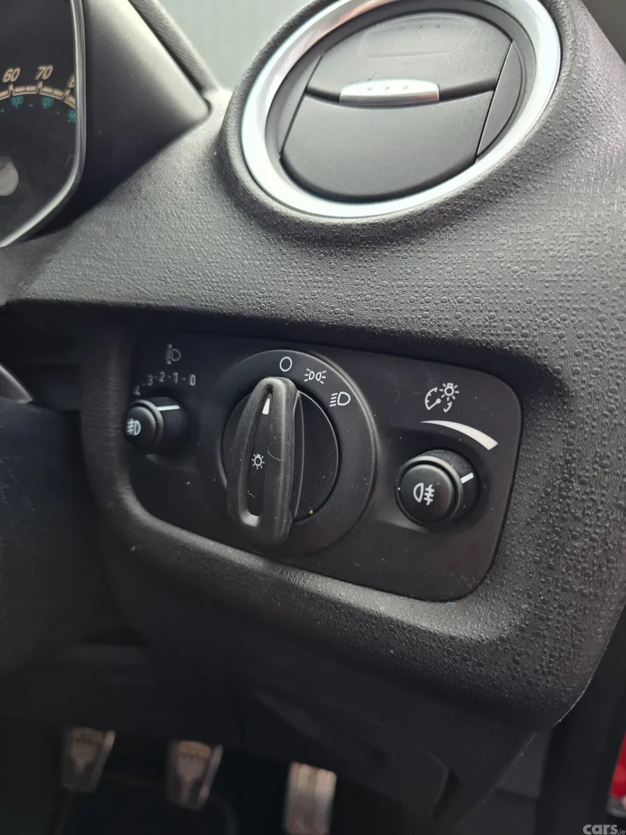 Ford Fiesta Hatchback, Petrol, 2015, Red