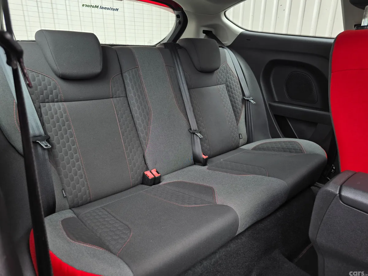 Ford Fiesta Hatchback, Petrol, 2015, Red