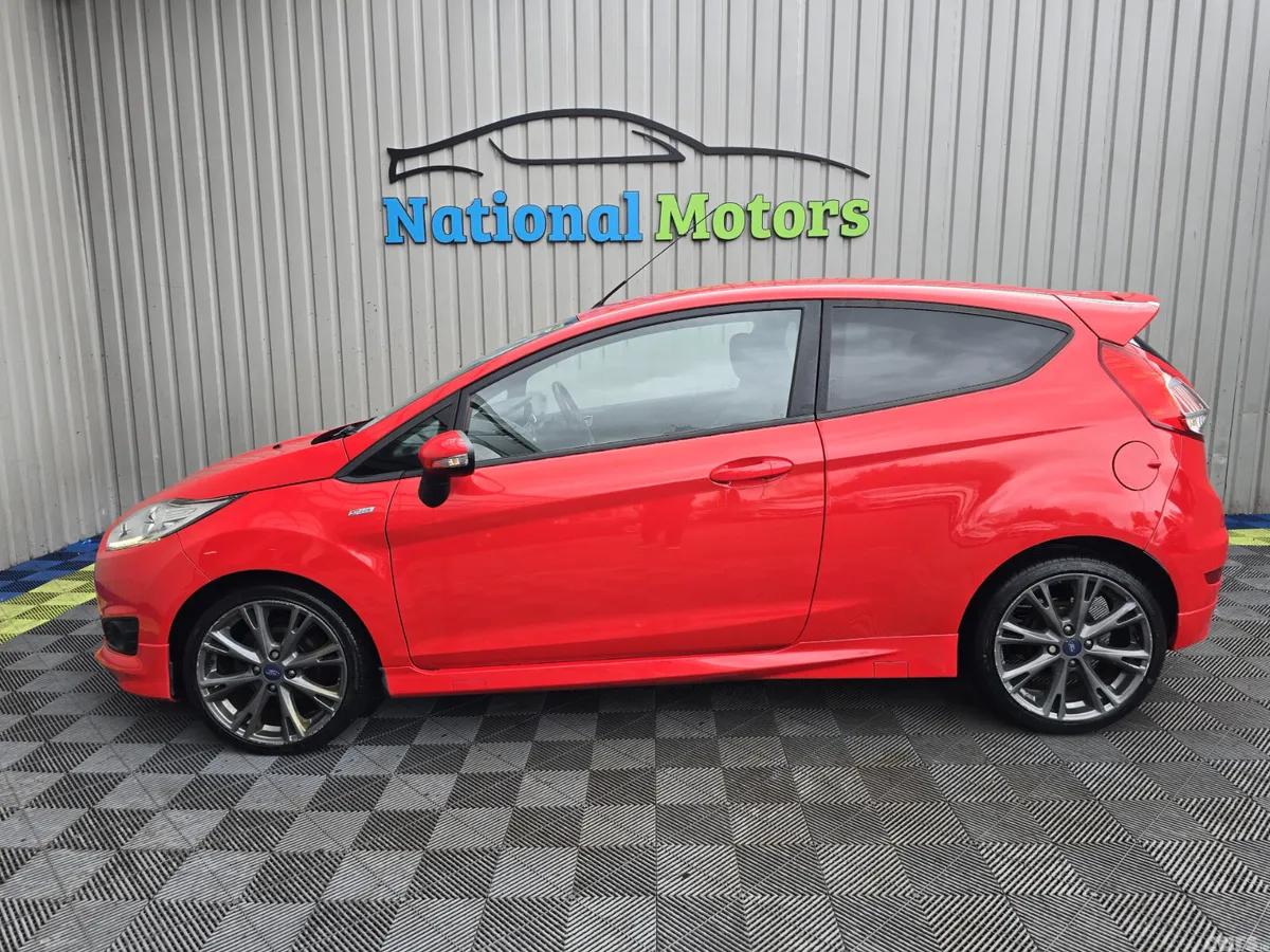 Ford Fiesta Hatchback, Petrol, 2017, Red