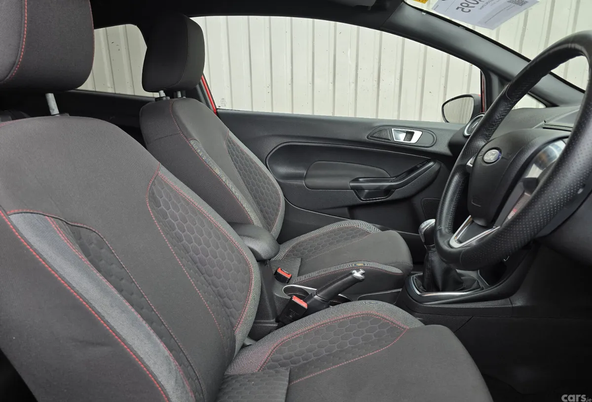 Ford Fiesta Hatchback, Petrol, 2017, Red