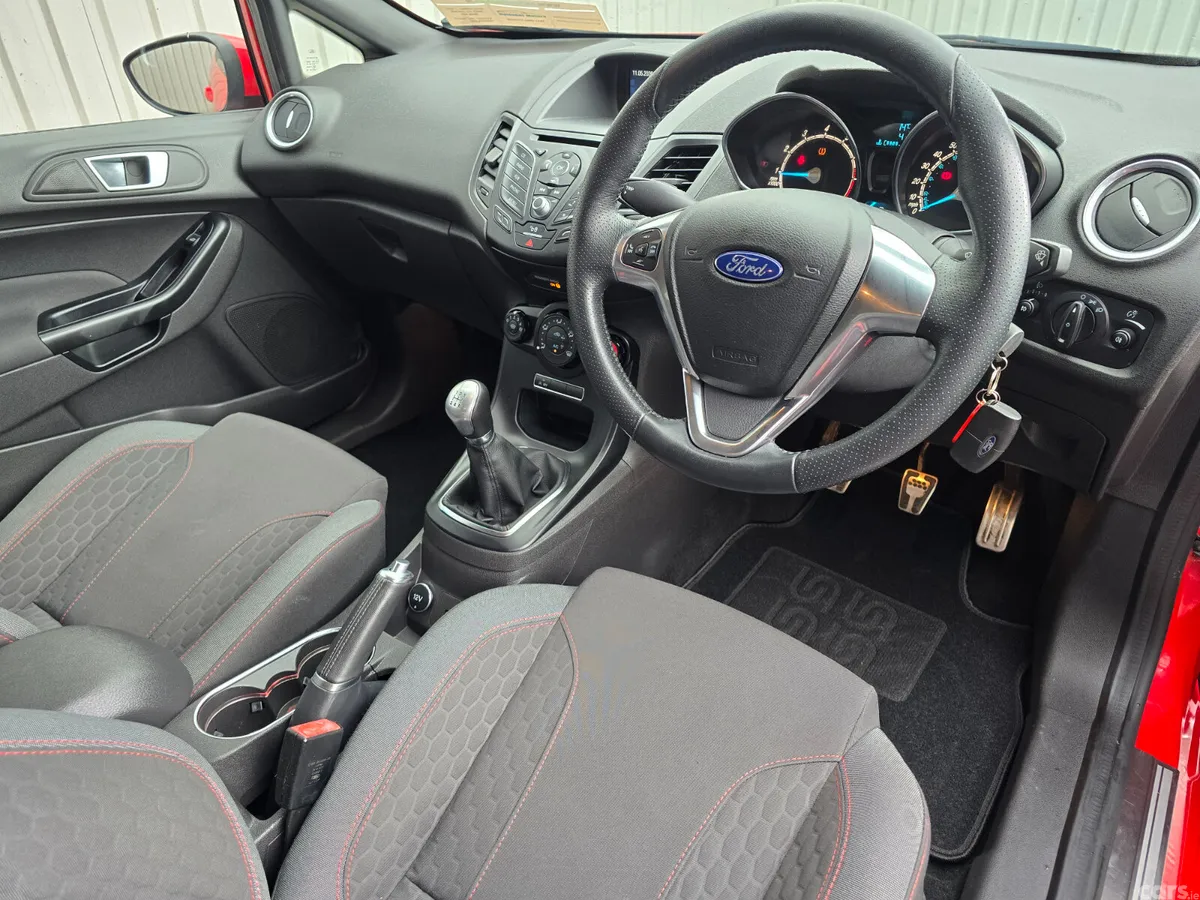 Ford Fiesta Hatchback, Petrol, 2017, Red