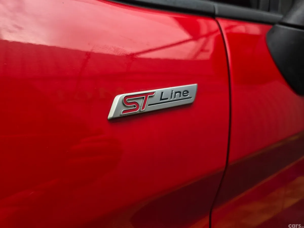 Ford Fiesta Hatchback, Petrol, 2017, Red