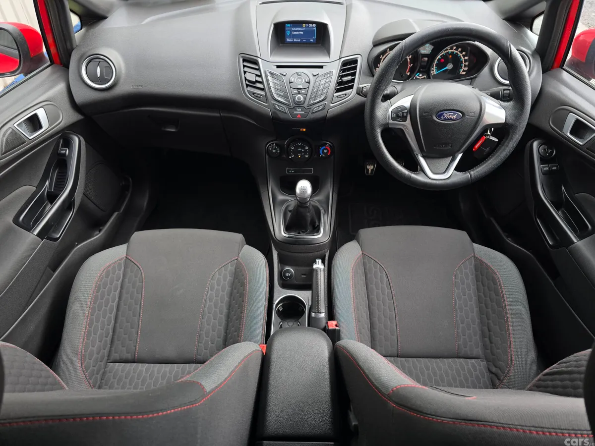 Ford Fiesta Hatchback, Petrol, 2017, Red