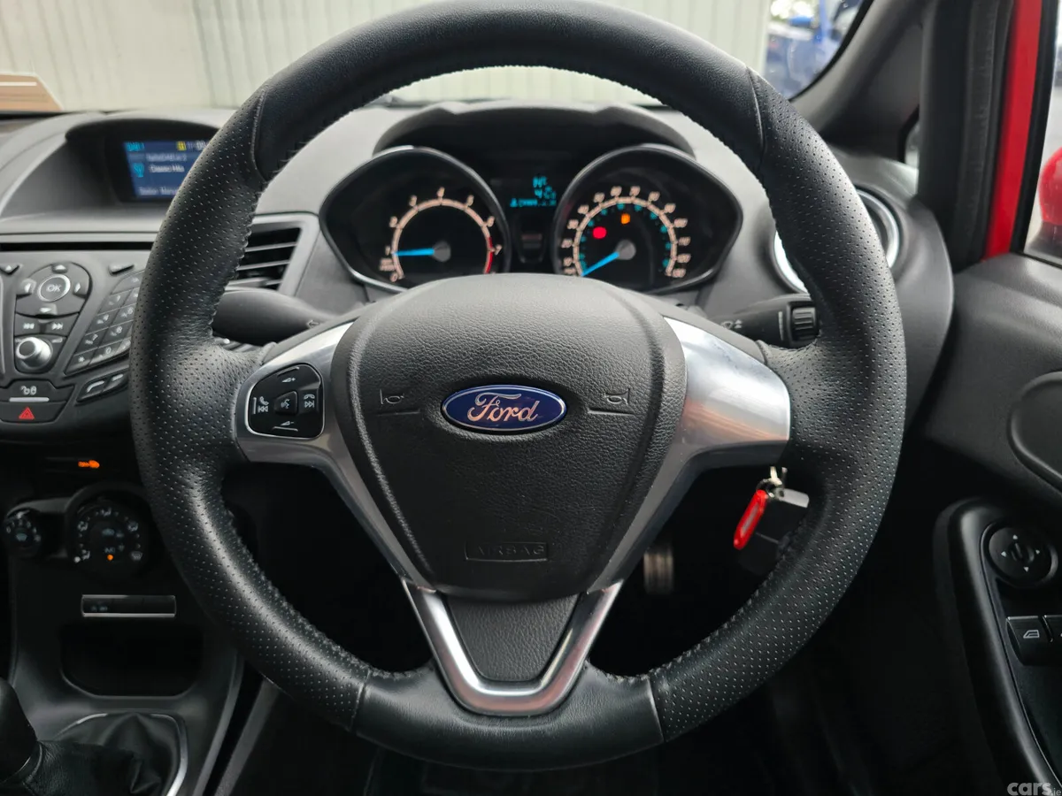 Ford Fiesta Hatchback, Petrol, 2017, Red