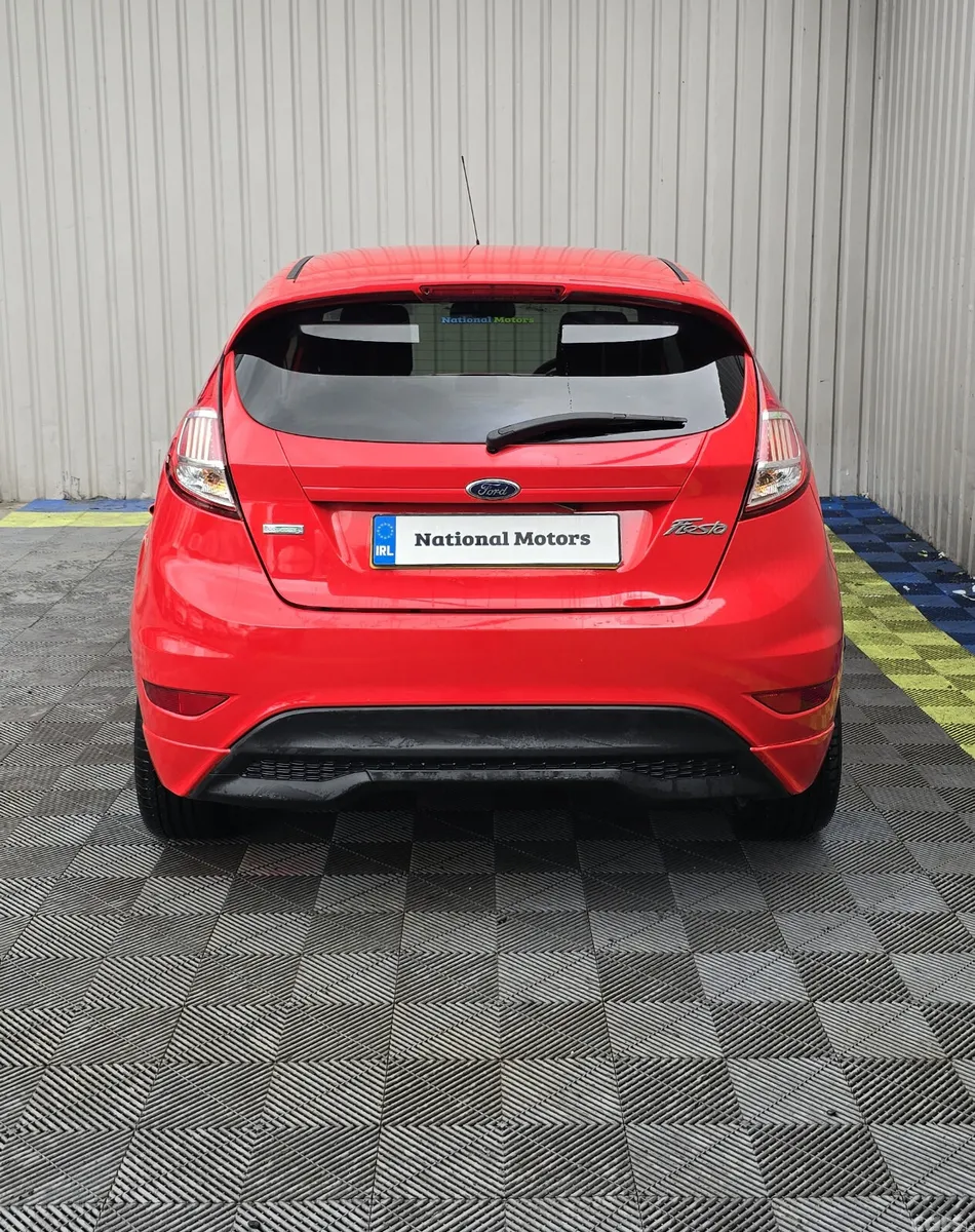 Ford Fiesta Hatchback, Petrol, 2017, Red