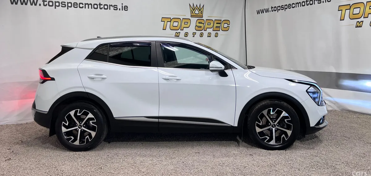 Kia Sportage SUV, Diesel Hybrid, 2023, White