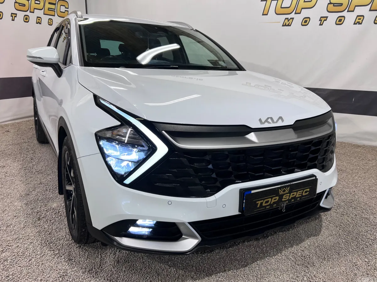 Kia Sportage SUV, Diesel Hybrid, 2023, White