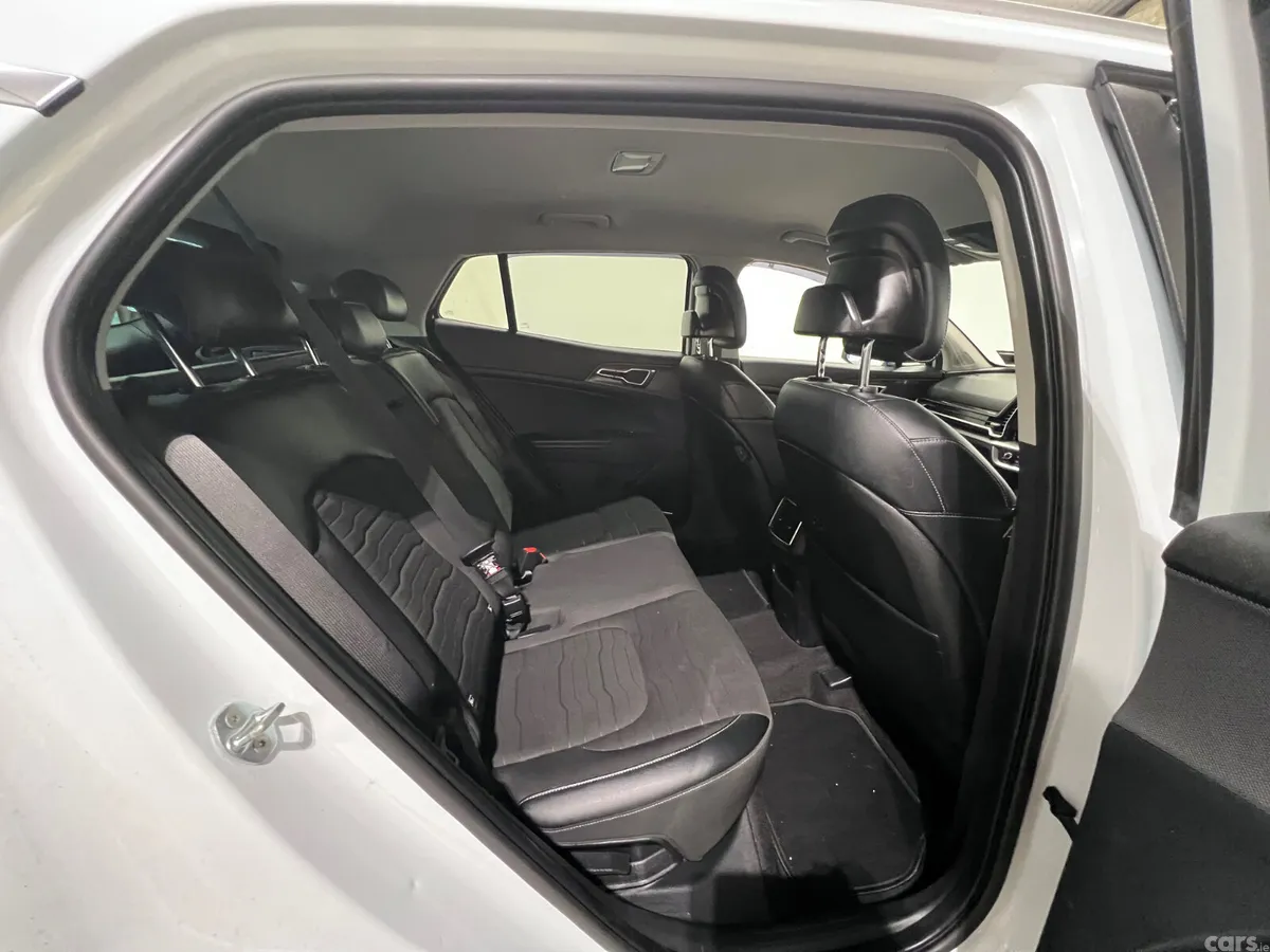 Kia Sportage SUV, Diesel Hybrid, 2023, White