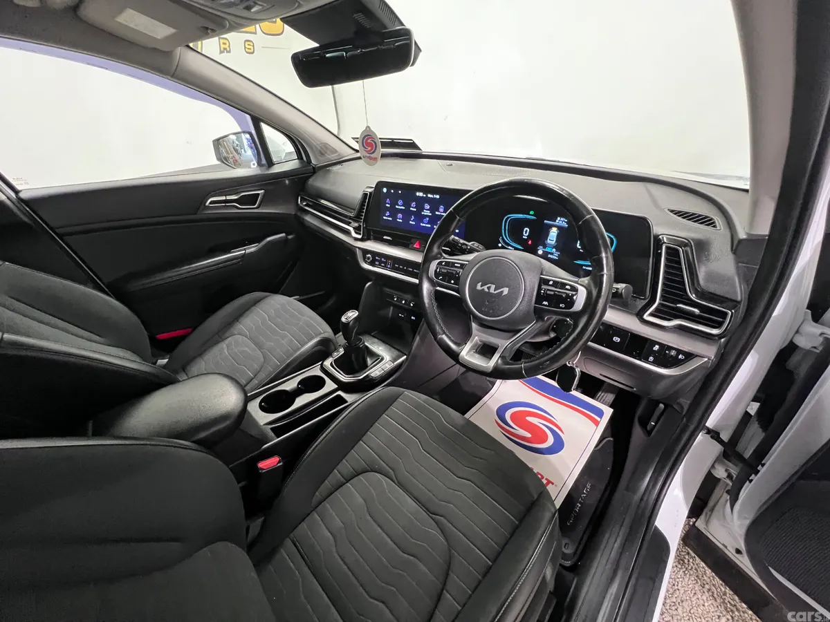 Kia Sportage SUV, Diesel Hybrid, 2023, White