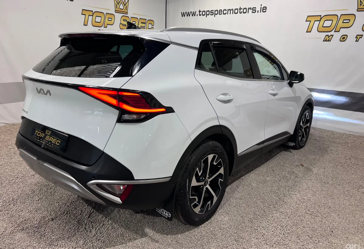 Kia Sportage SUV, Diesel Hybrid, 2023, White