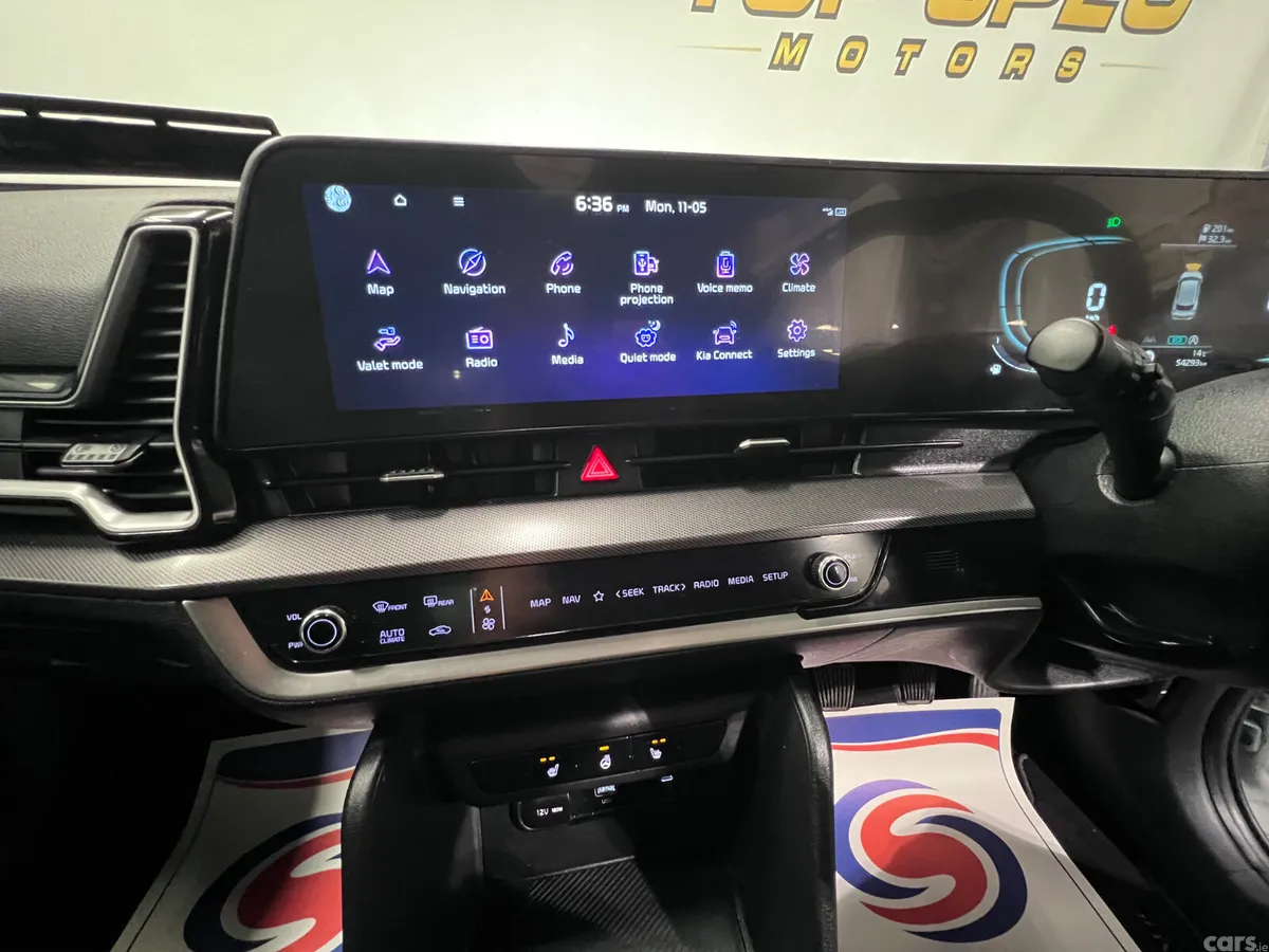 Kia Sportage SUV, Diesel Hybrid, 2023, White