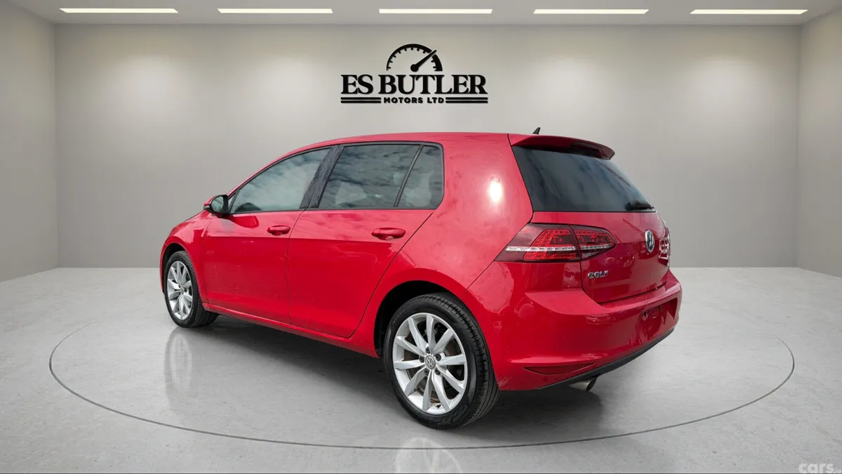Volkswagen Golf Hatchback, Petrol, 2017, Red