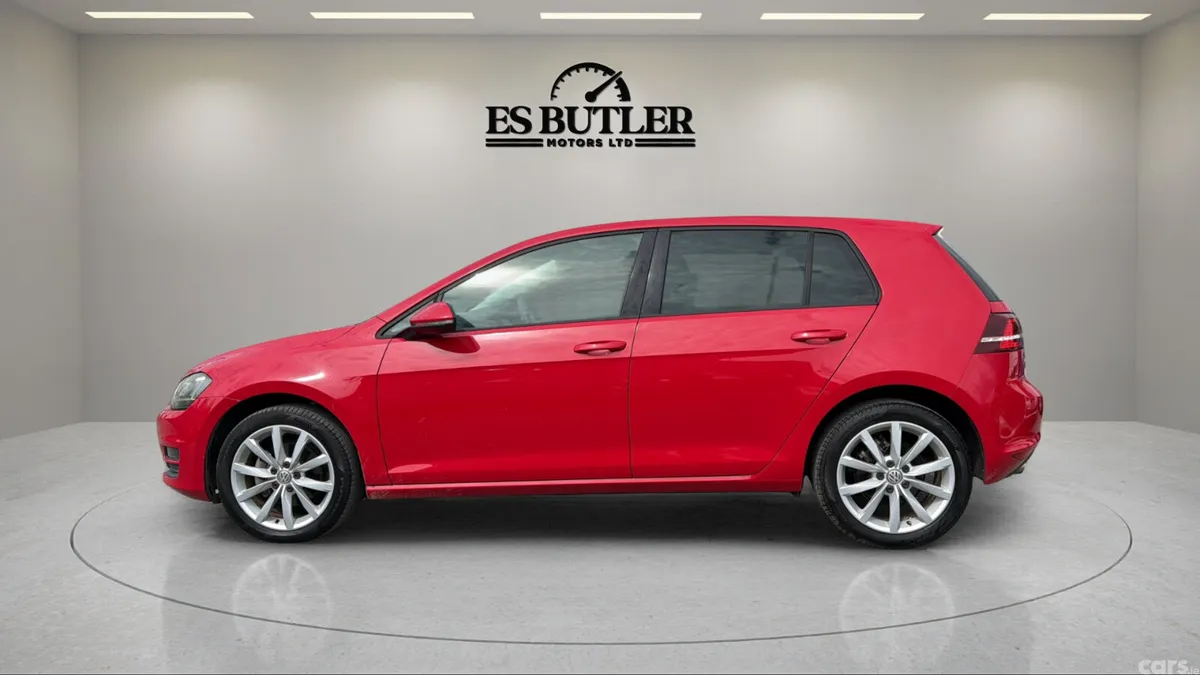 Volkswagen Golf Hatchback, Petrol, 2017, Red