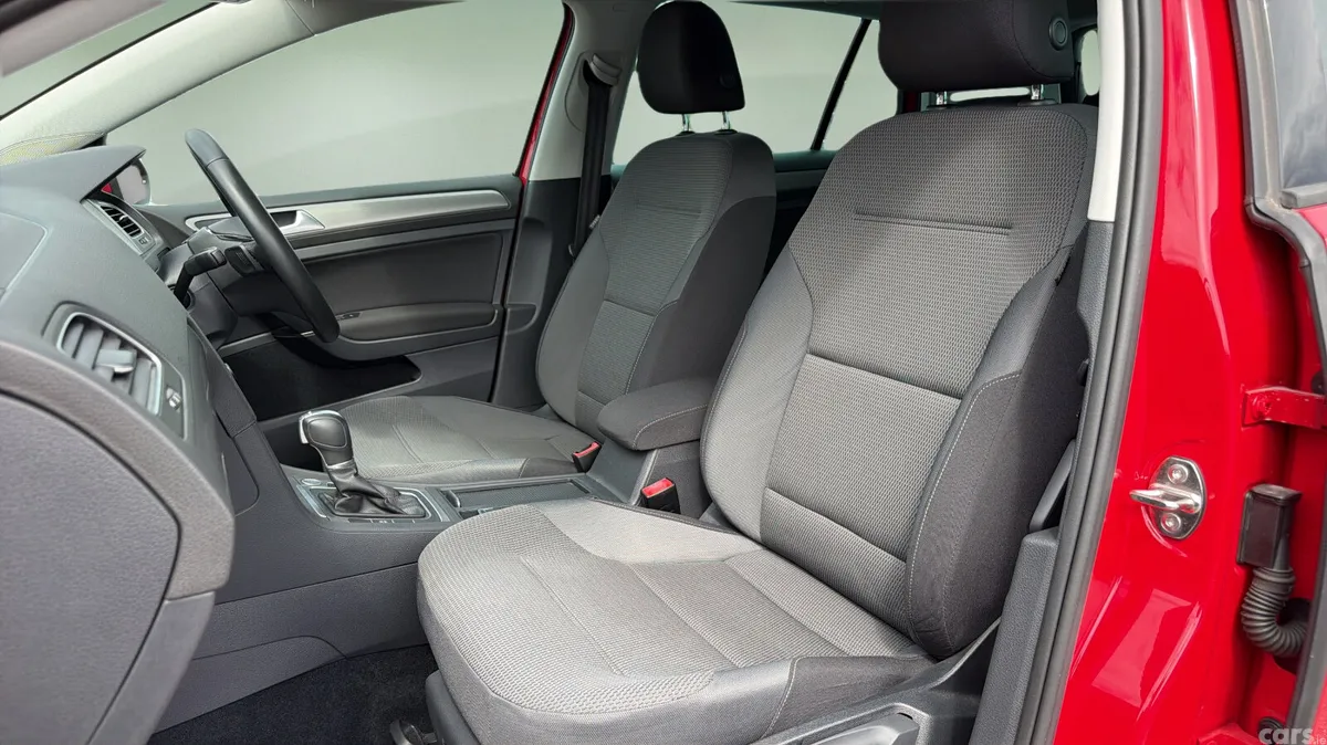 Volkswagen Golf Hatchback, Petrol, 2017, Red