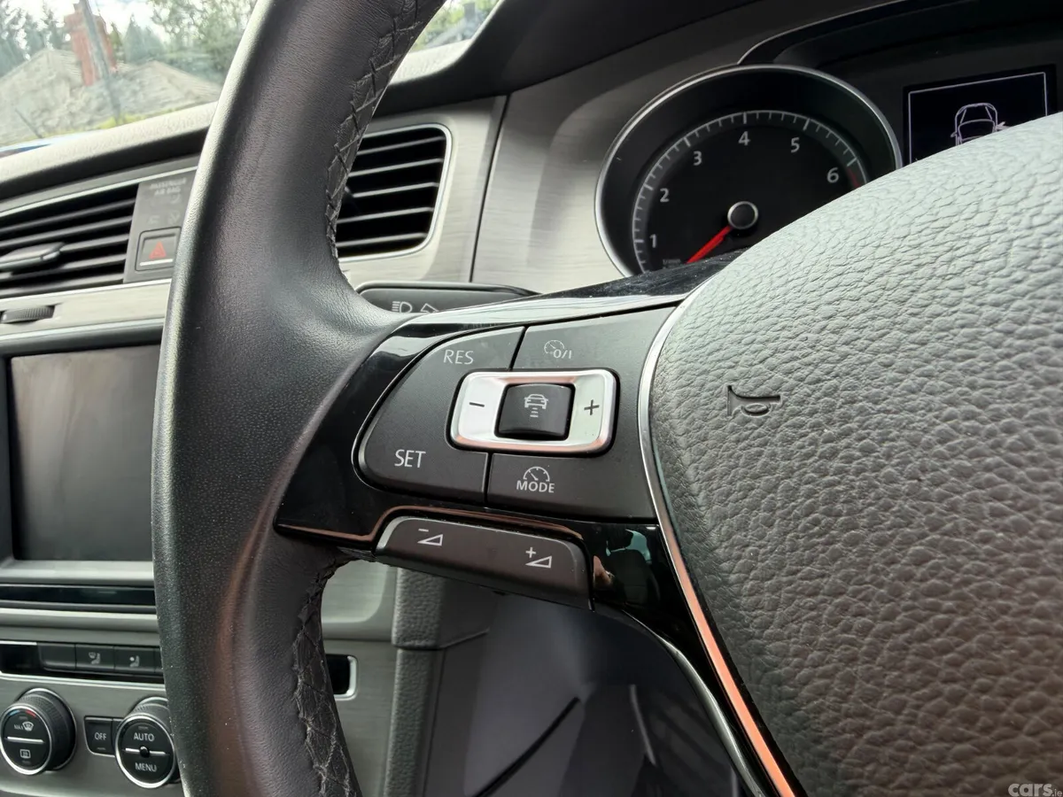 Volkswagen Golf Hatchback, Petrol, 2017, Red