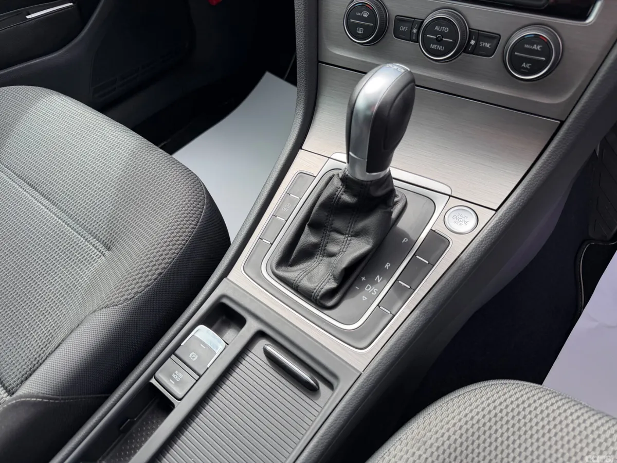 Volkswagen Golf Hatchback, Petrol, 2017, Red
