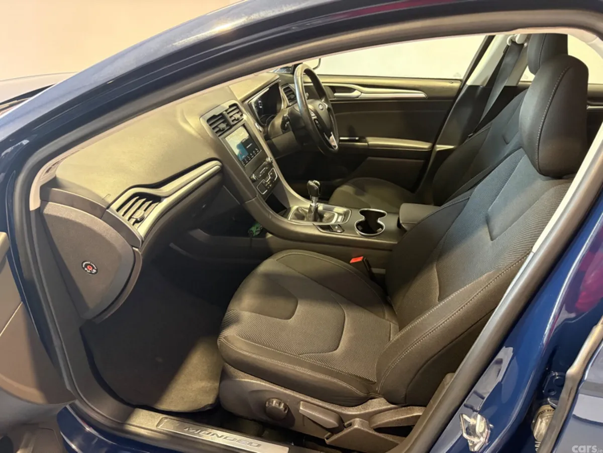 Ford Mondeo Hatchback, Diesel, 2017, Blue