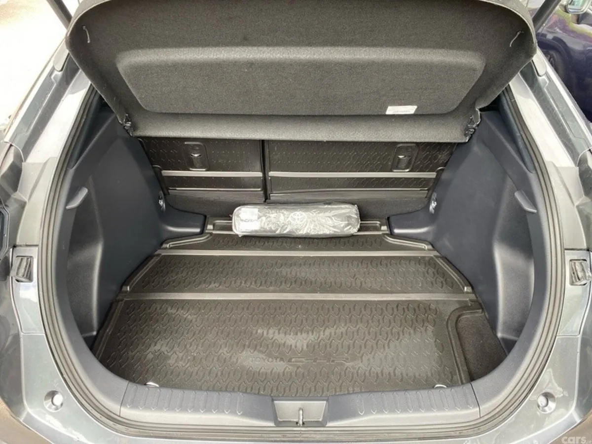 Toyota C-HR SUV, Petrol Hybrid, 2024, Grey