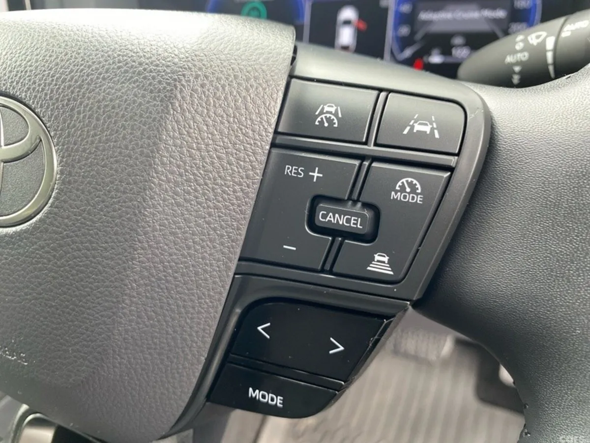 Toyota C-HR SUV, Petrol Hybrid, 2024, Grey