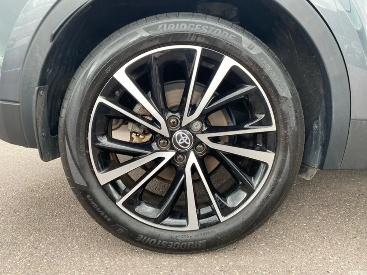 Toyota C-HR SUV, Petrol Hybrid, 2024, Grey