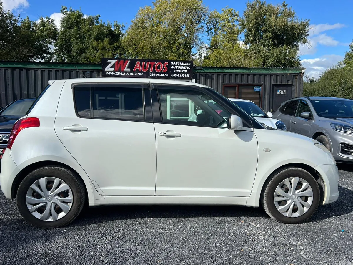 Suzuki Swift Hatchback, Petrol, 2010, White