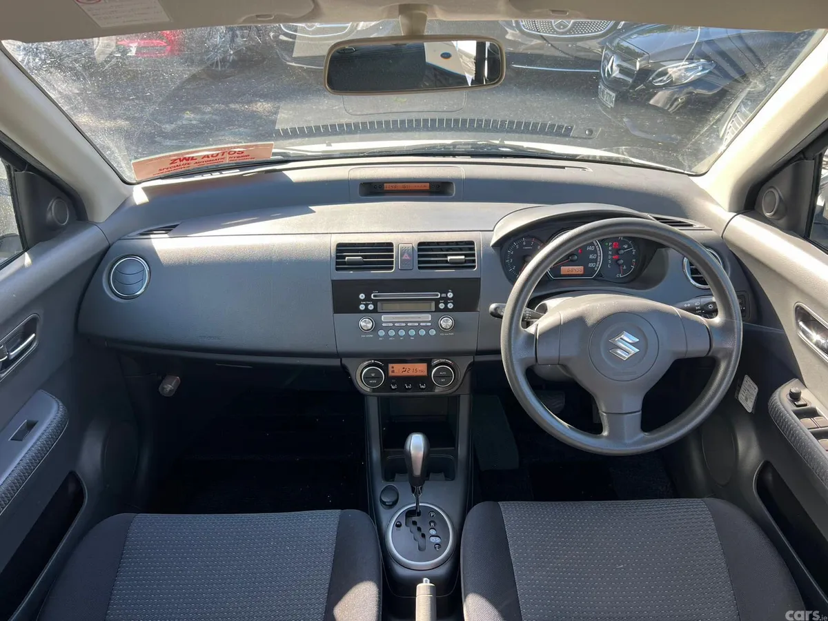 Suzuki Swift Hatchback, Petrol, 2010, White