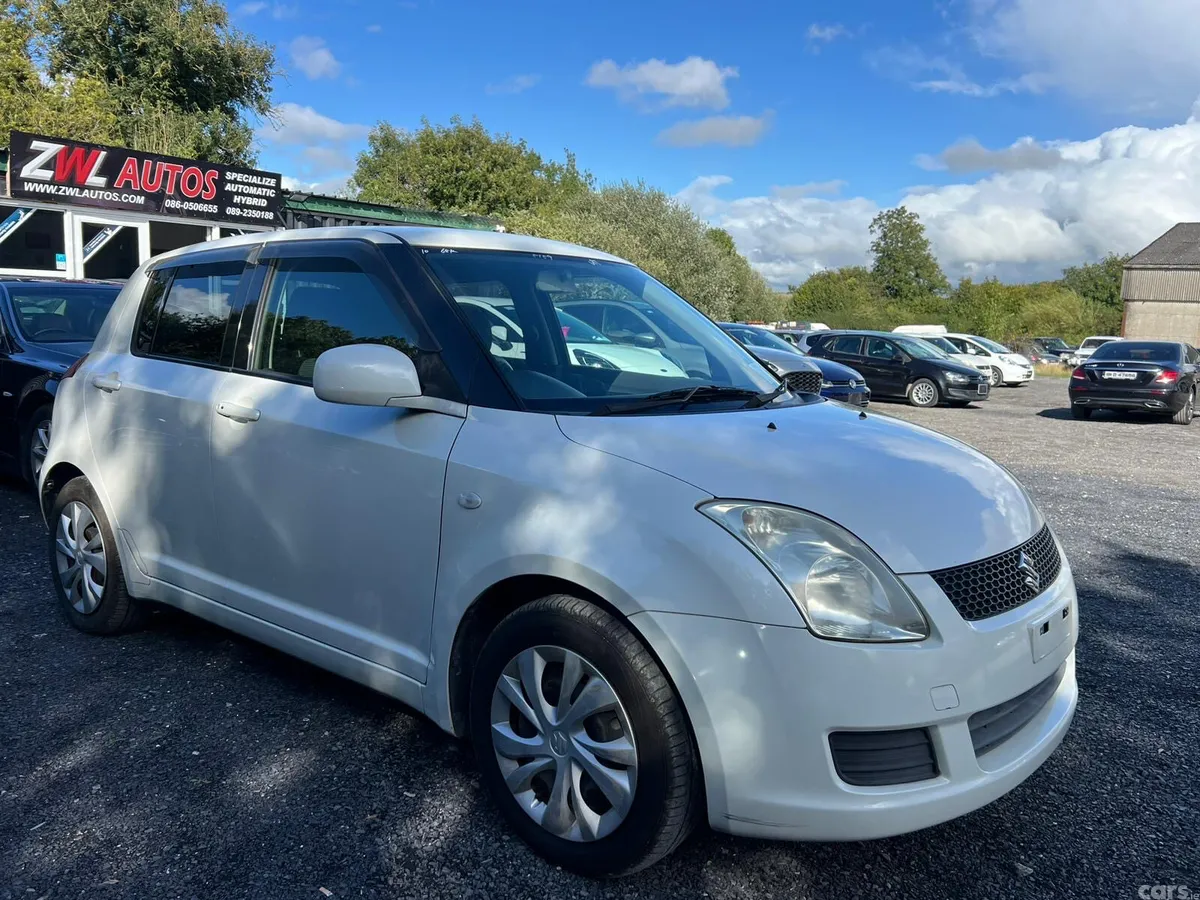 Suzuki Swift Hatchback, Petrol, 2010, White