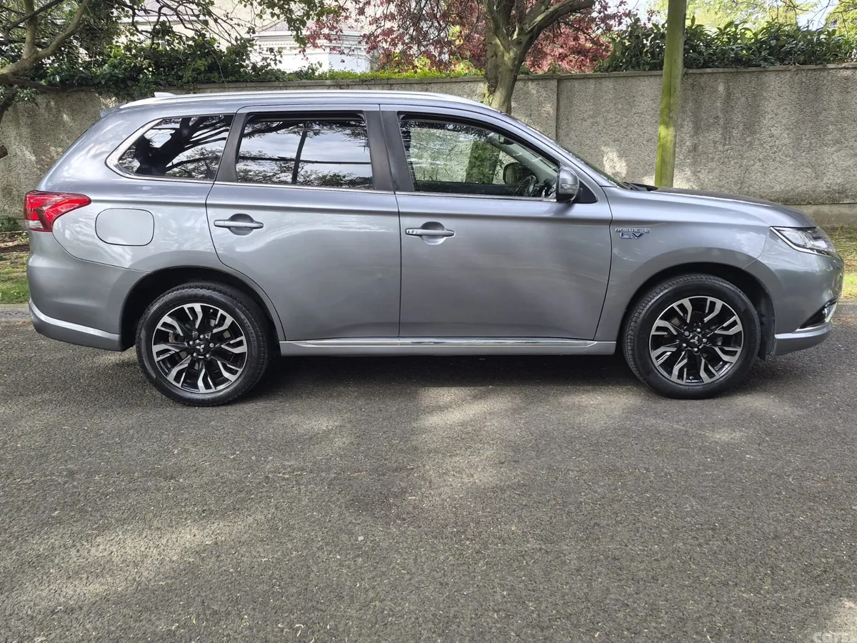 Mitsubishi Outlander SUV, Petrol Plug-in Hybrid, 2018, Grey