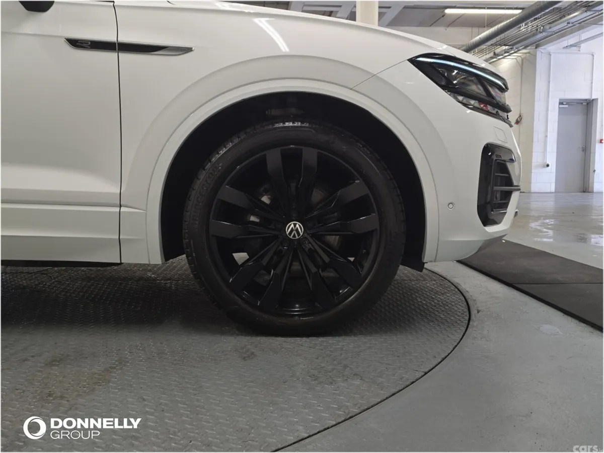 Volkswagen Touareg Estate, Diesel, 2023, White