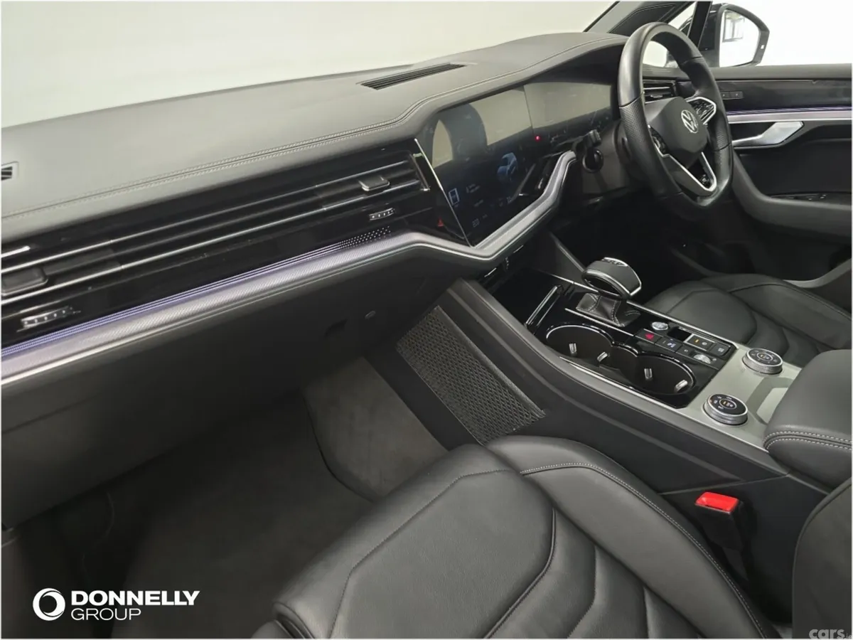 Volkswagen Touareg Estate, Diesel, 2023, White