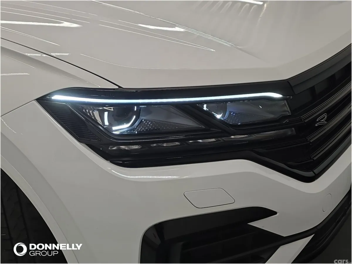 Volkswagen Touareg Estate, Diesel, 2023, White