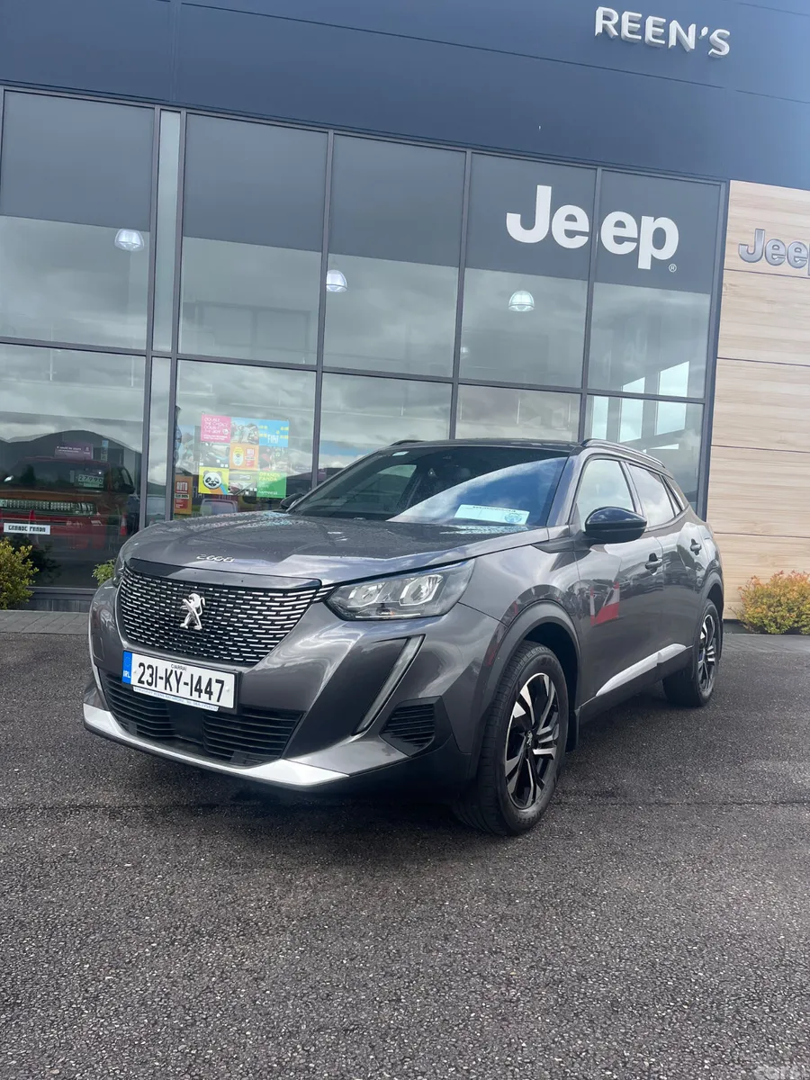 Peugeot 2008 MPV, Petrol, 2023, Grey