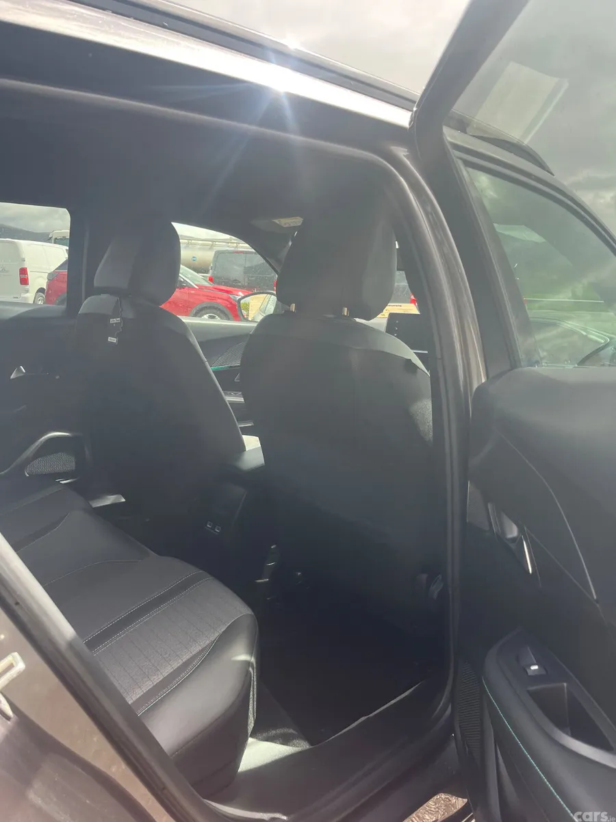 Peugeot 2008 MPV, Petrol, 2023, Grey
