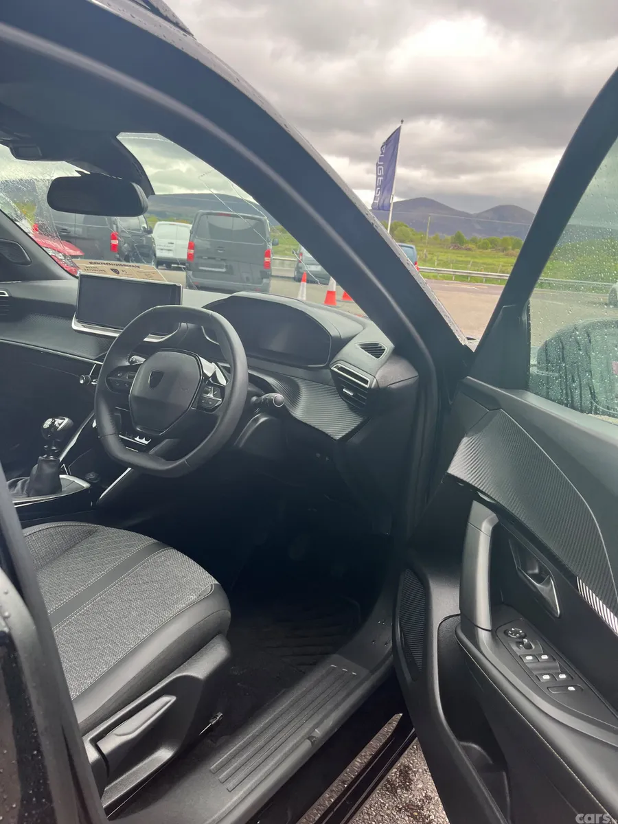 Peugeot 2008 MPV, Petrol, 2024, Black
