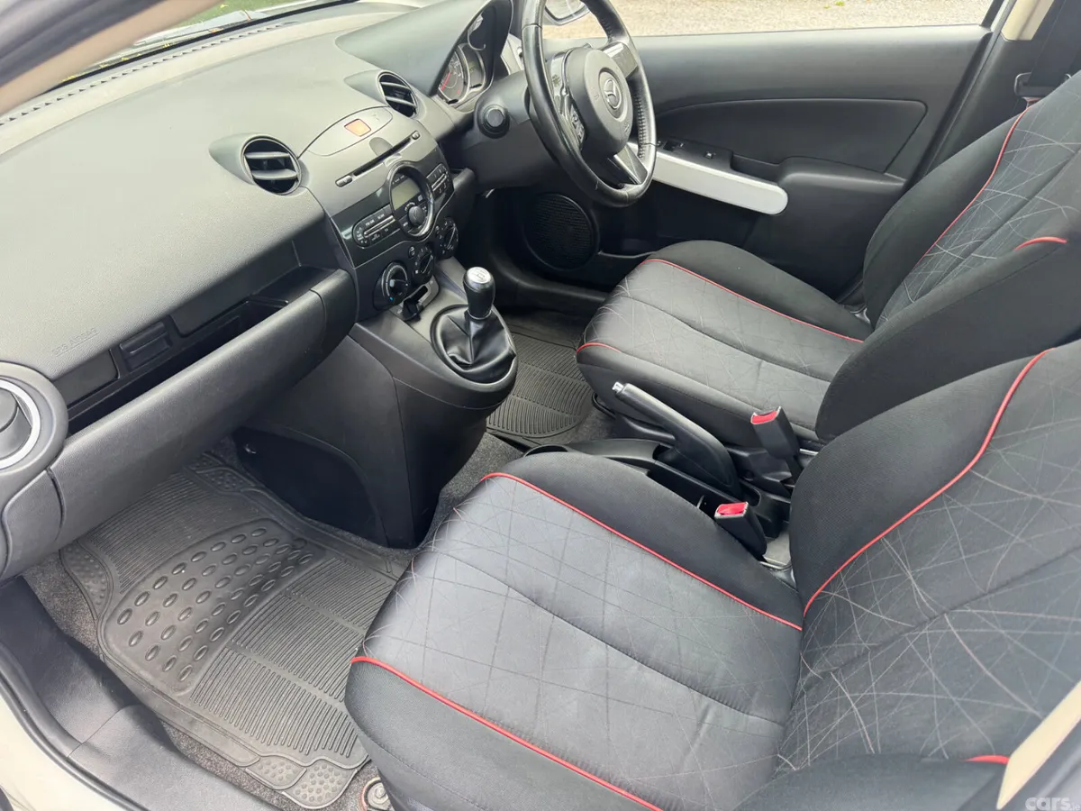 Mazda Mazda2 Hatchback, Petrol, 2015, White