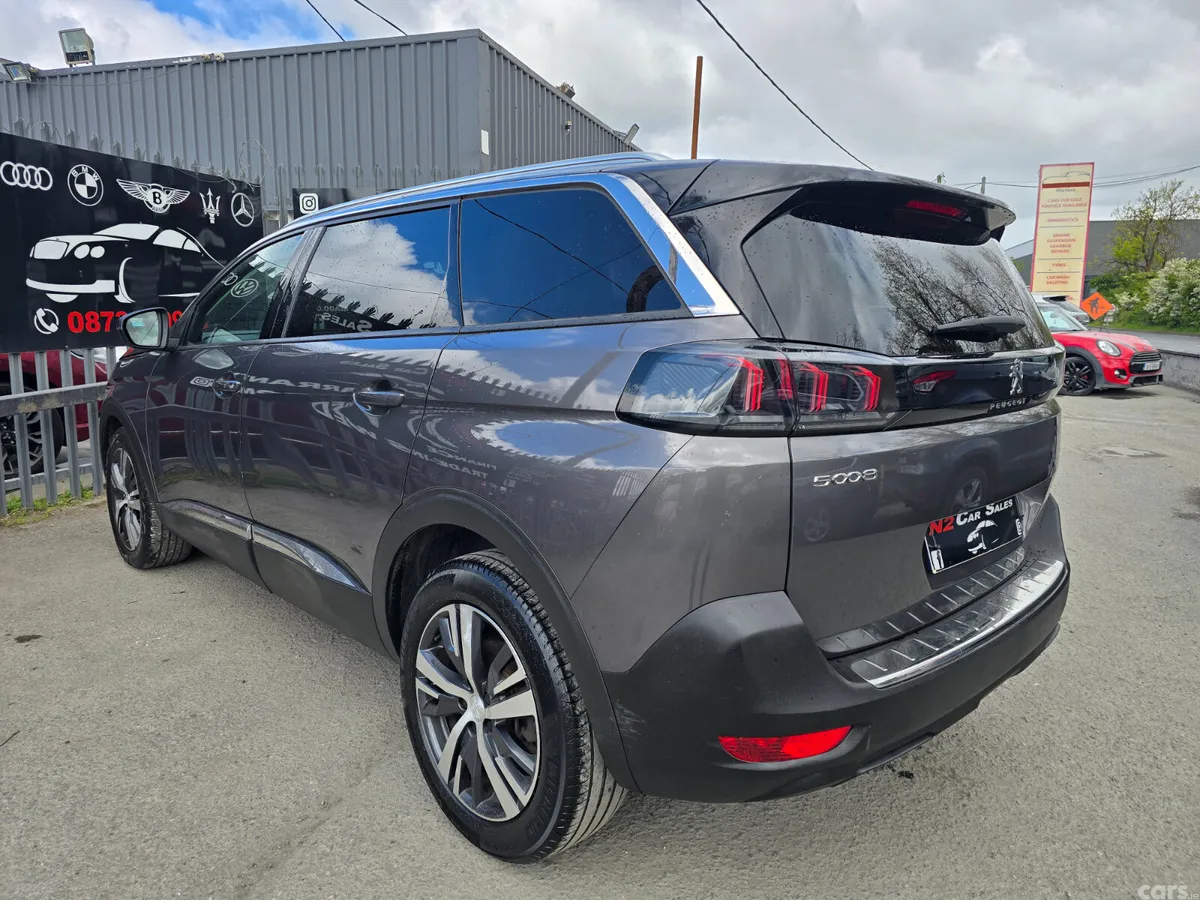Peugeot 5008 MPV, Petrol, 2022, Grey