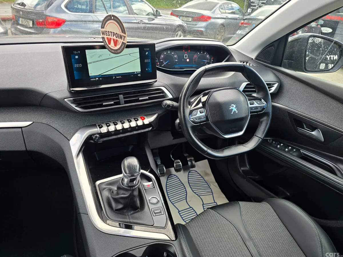 Peugeot 5008 MPV, Petrol, 2022, Grey